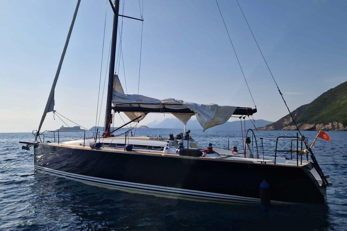 Noachida Yacht geankert